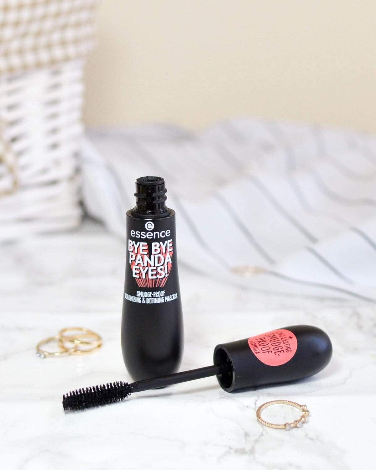 Essence Bye Bye Panda Eyes Volumizing & Defining Mascara Minoustore